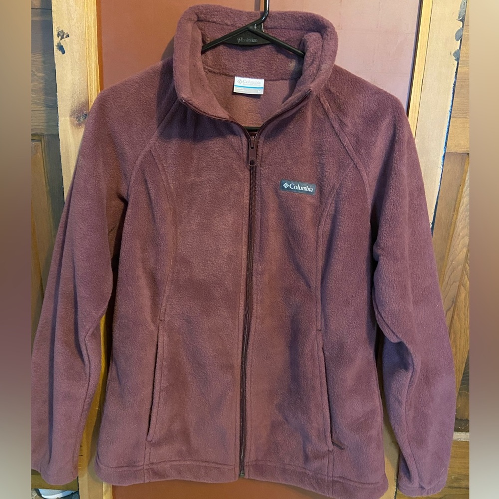 Women’s medium fleece Columbia jacket